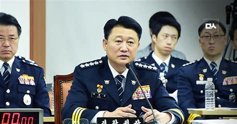 드루킹) 을 비롯한 경공모 회원이자 더불어민주당 권리당원들이 인터넷에서 각종 여론조작 을 하였다는 혐의 및 의혹이 불거진 사건이다. 드루킹 사건수사 은폐의혹…경찰청장 "이 마당에 경찰서 뭘 ...
