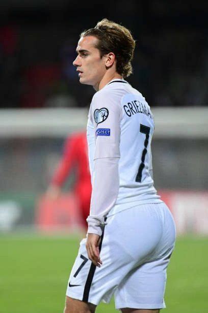 Soccer Players Hot American Football Players Soccer Guys Football Babes Antoine Griezmann