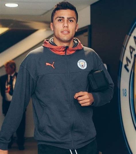 Euro 2020 yang penyelenggarannya diundur dari tahun lalu kini telah dimulai. Pin de Andreza Lee em Rodri Hernandez em 2020 | Seleção ...
