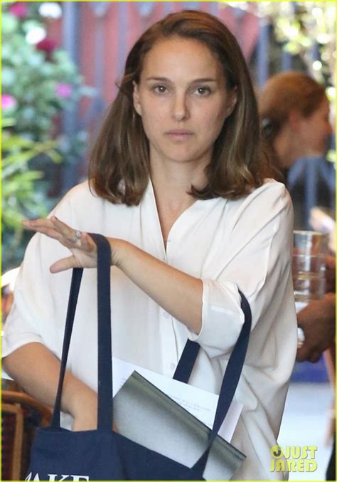 Photo Natalie Portman Goes Makeup Free While Running Errands In Los