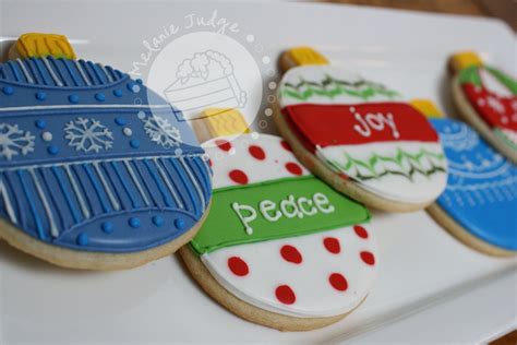 Achieving the right royal icing (video) how to decorate simple mini christmas cookies with royal icing | sweetopia. royal icing | Ph.D.-serts & Cakes