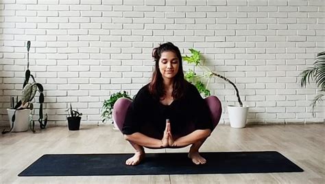 Try These 6 Yoga Poses To Tone Your Thighs And Hips Healthshots