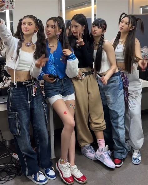 Kpop Fashion Outfits Stage Outfits Jean Outfits Cute Outfits New