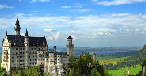 ทัวร์ปราสาทนอยชวานสไตน์ Neuschwanstein ปราสาทลินเดอร์ฮอฟ Linderhof Royal Castle และโอเบอร์