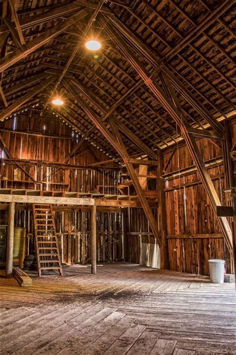 45 Beautiful Classic And Rustic Old Barns Inspirations Home Old Barns Barn