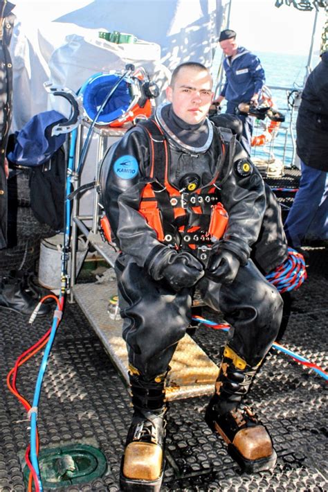 Commercial Divers And Their Gear Scuba Diving Gear Diving Suit Scuba