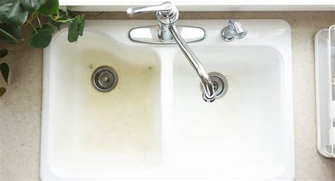 Cleaning White Porcelain Kitchen Sink Things In The Kitchen