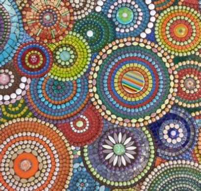 Um genauer zu arbeiten, kannst du auch nur die unterseite der steine oder fliesenstücke etc. Mosaiksteine in der Gartengestaltung- Bastelideen und mehr ...