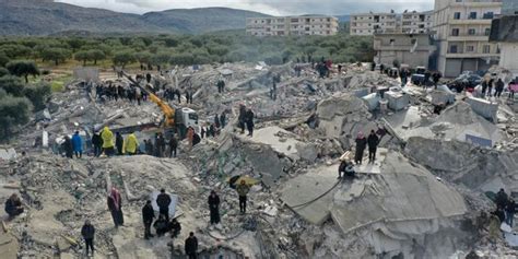 Meer dan 2300 doden na zware beving bij Turkije en Syrië Dit soort