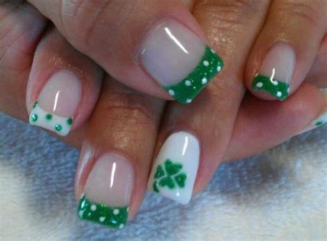 It's time to break out those green nail polishes and get in the don't pinch me spirit. Saint Patrick day nail design | St patricks day nails ...