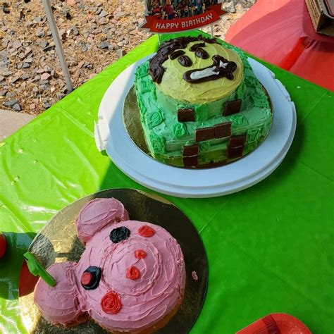 Roblox birthday cake sprinkles swirls cakes and more. Roblox / Minecraft cakes in 2020 | Piggy cake, Cake ...