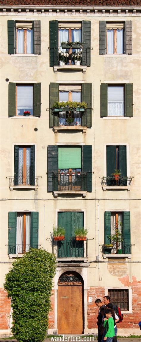 17 Distinctive Windows Of Venice Wandertoes