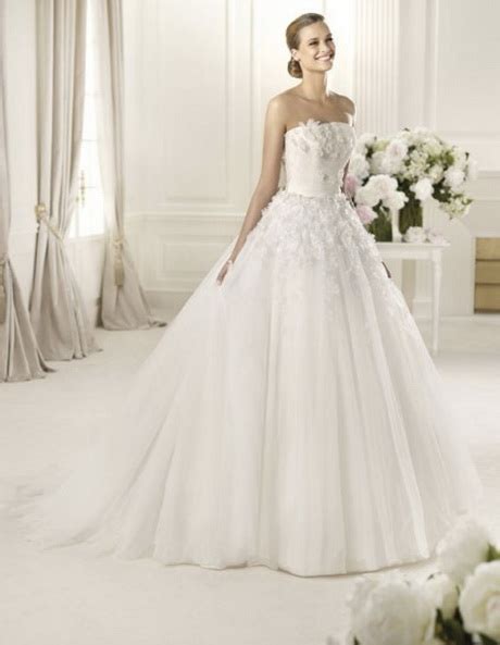 Vestiti da sposa collezione 2021. Sognare vestito da sposa