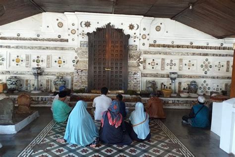 We did not find results for: Kisah Sunan Gunung Jati Naik Haji | IHRAM