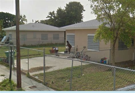 Google Street View Camera Captures Naked Miami Woman On Her Front My
