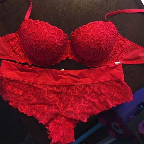 nwot vs date push up bra and panty set bought for valentine s day only tried on and never