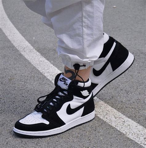 Giày Nike Jordan 1 Panda Chính Hãng Giá Bao Nhiêu Shop giày Swagger