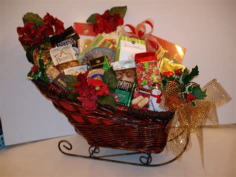 Forget the usual humdrum gifts. Faith in Action: CHRISTMAS BASKET-MAKE & TAKE