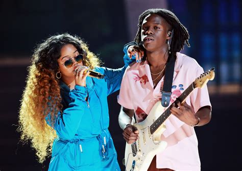 The dynamic singer/songwriter and guitarist h.e.r. Watch: H.E.R., Daniel Caesar, Miguel, Ella Mai, SiR, & Janelle Monáe Perform at 2018 BET Awards ...