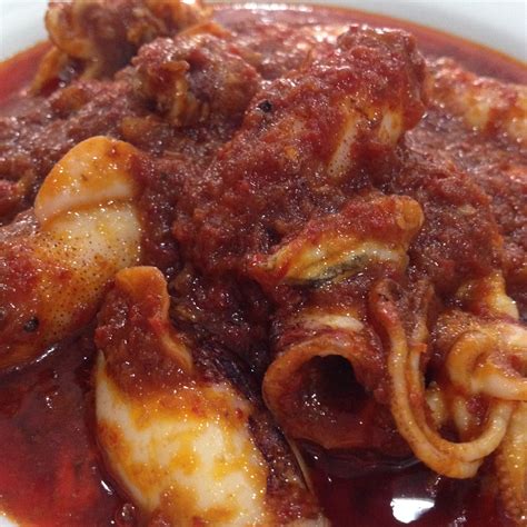 Rasanya lemak lemak manis dan tidak begitu kuat rasa cuku sedap dengan nasi kuning yang juga resepi turun temurun. Cik Wan Kitchen: Sambal Sotong Ringkas