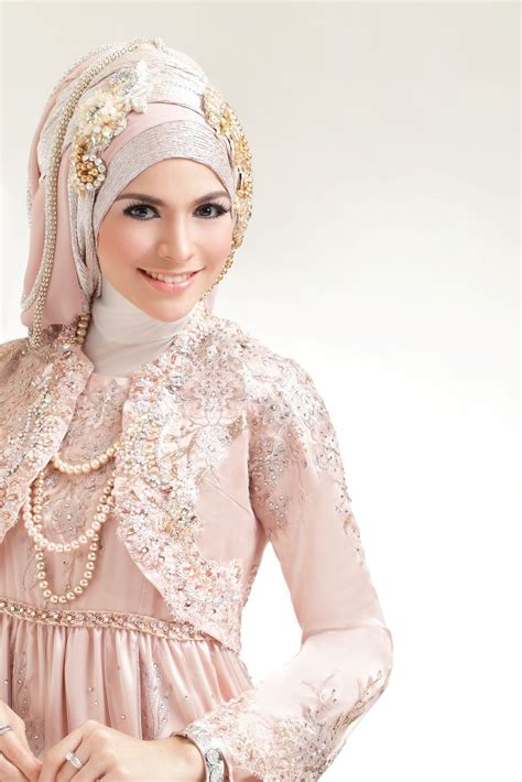 Selendang warna merah kau berikan dulu padaku kini akan kupakai pada hari pertunanganmu bila tahu saat itu selendang merah pengikat hati sebagai punya ranjang biru pengantin untuk apa dia pilihkan bulan madu ke bali untuk apa dia janjikan uang disampul merah untuk apa dia titipkan bila. Foto Untuk Buku Nikah Warna Biru Hijab - Model Hijab Terbaru