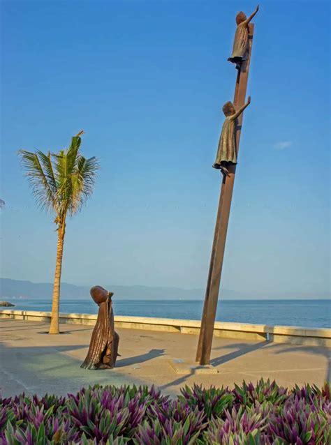 Estatuas De Puerto Vallarta El Arte A Orillas Del Pacífico