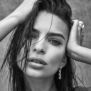 Emily Ratajkowski Nudes Galleries Page Of Celeb Nudes Photos