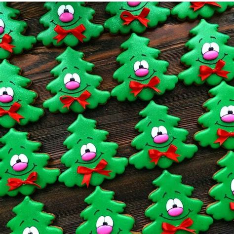 The possibilities are perfecting a royal icing recipe is the key to a successful cookie batch. Royal Icing Cute Christmas Cookie Ideas - 24 Ways to Decorate a Sugar Cookie | Cute christmas ...