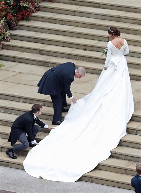 Princess eugenie wore a second wedding dress that broke tradition in a big way for her evening reception. Mariage de la Princesse Eugénie d'York