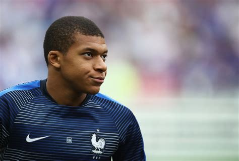 Is high time you commence to reign as the king of soccer. Kylian Mbappé (Paris Saint-Germain)
