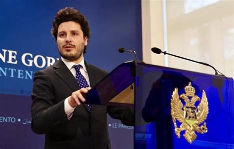 Raportohet se kërkesa është bërë në bazë të ofl. Shqiptari Dritan Abazoviq zyrtarisht zëvendëskryeministër ...