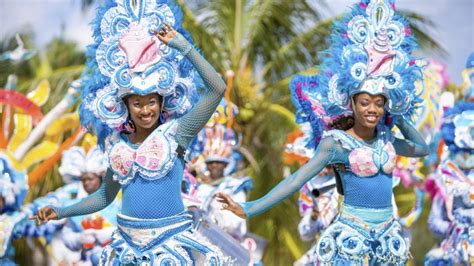 Junkanoo Returns To The Bahamas In All Of Its Colorful Glory Wwd