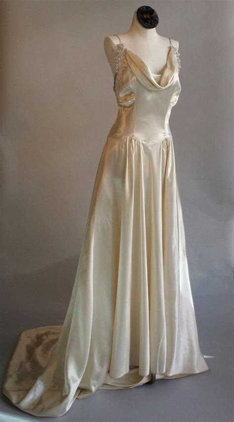Brilliant Wedding Dresses Basic Yet Refined Design Suggestion Notice