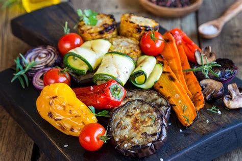 Etwas zucker über das gemüse gestreut.das rezept ist toll,wenn man sichdas separate anbraten und die damit verbundene sauerei auf dem herd sparen will.lediglich die auberginen würde ich beim. Antipasti selber machen - Anleitung für 3 Rezepte