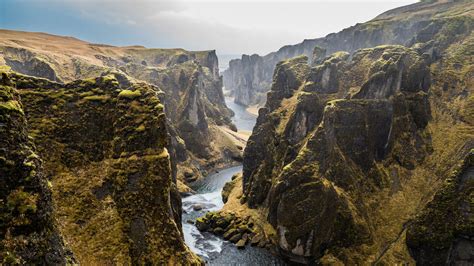 Download 5120x2880 Wallpaper River Green Landscape Nature Iceland