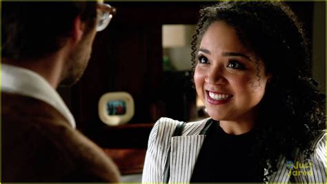 Leo Returns To April On Tonights Chasing Life See The Sneak Peeks