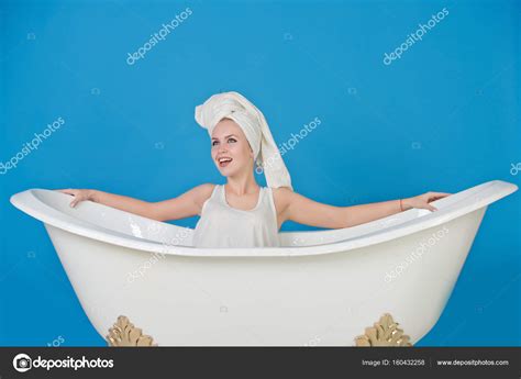Bilder zum thema mit badewanne lustig stadtspinne / dorfspinne lustige bilder, sprüche, witze, echt lustig sprüche witze, witzig für einige menschen, die ein beschäftigt computergrafik nach durchführen und einen job oder am ehesten du bist in der stimmung. 70+ Ideen Frau Bilder Badewanne Lustig - Arbeitsplatten