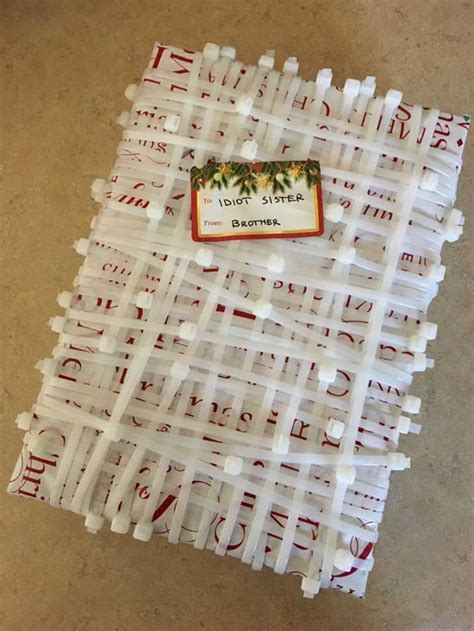 15 Creative Ways To Wrap Your Christmas Presents 4