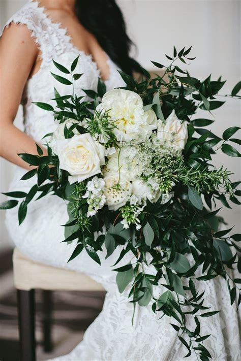 20 Simple White And Greenery Wedding Bouquets For 2024