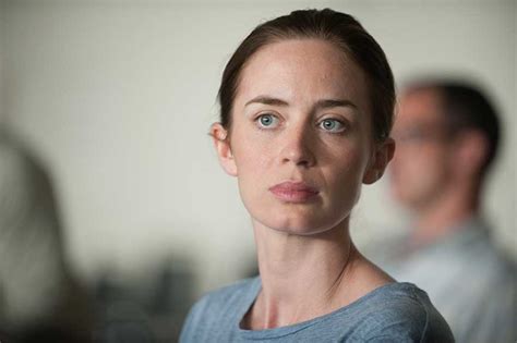 Ze won in 2007 een golden globe voor haar bijrol als natasha in de televisiefilm gideon's daughter en werd dat jaar voor eenzelfde beeldje genomineerd voor haar bijrol als emily in de tragikomediefilm the devil wears prada. Sicario - Donald Mowat