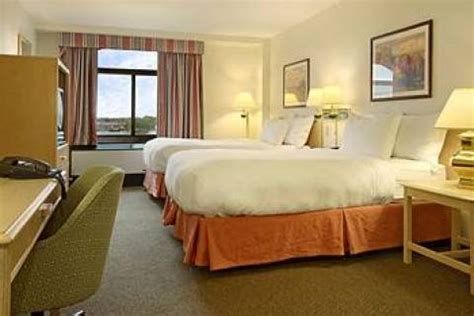 La quinta inn & suites by wyndham garden city, garden city. Garden City Hotel | La Quinta Inn & Suites Garden City