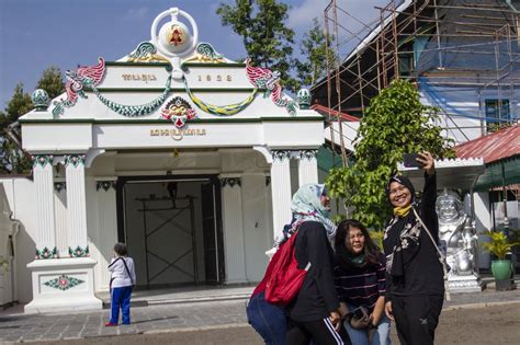 Keraton Yogyakarta Sejarah Isi Harga Tiket Masuk Dan Lokasi