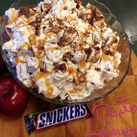 Lay out the apple slices in a pan. Snickers Bar Caramel Apple Salad - Mojosavings.com