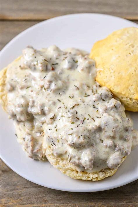 Easy Biscuits And Gravy Zonas Lazy Recipes