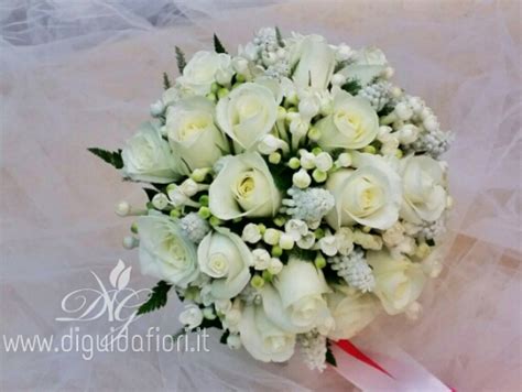 Bouquet di rose per la sposa mazzo di fiori bianchi per | etsy. Bouquet da sposa con rose, bouvardia e muscari - Fiorista ...