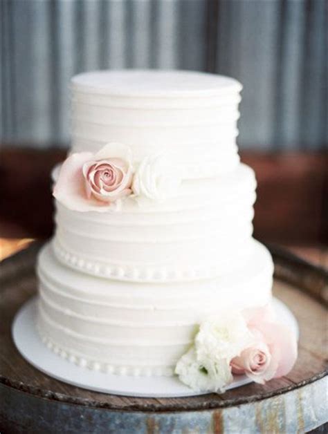 40 Elegant And Simple White Wedding Cakes Ideas