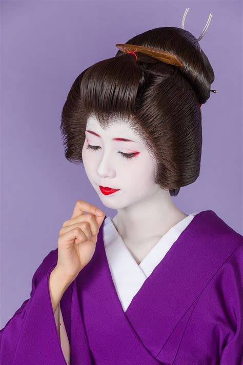 geisha mamehana in purple 1 japanese geisha japanese beauty japanese kimono japanese girl