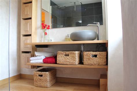 Meuble de salle-de-bain en bois réalisé par Pierre Meunier