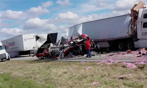 6th Person Dies From Pileups On Foggy Missouri Interstate