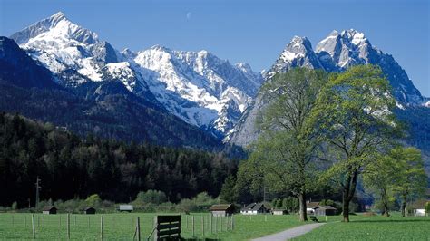 Everything you need to know about the ski area, from the best ski runs and terrain to where to go for après. Haihui prin Lume : Garmisch-Partenkirchen & Zugspitze(2962m)